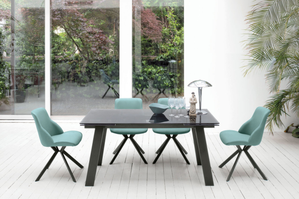 τζαμένιο γκρι τραπέζι με προεκτάσεις με aquamarine καρέκλες