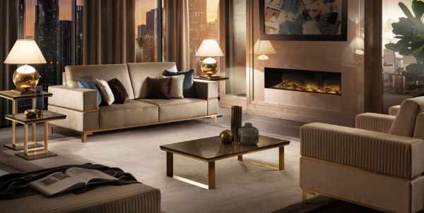 καναπές με χρυσά μεταλλικά στοιχεία
