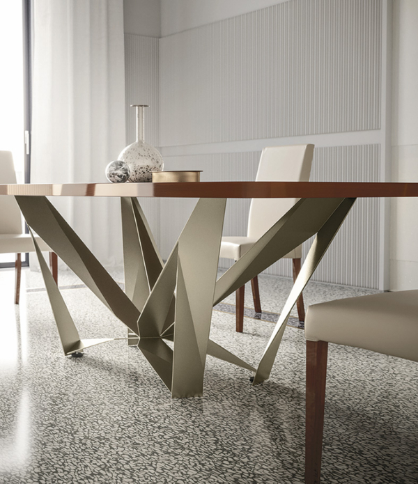 τραπέζι σε χρώμα καρυδιάς με bronze μεταλλική βάση