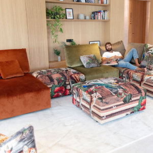 πολυμορφικός καναπές σε γήινες αποχρώσεις